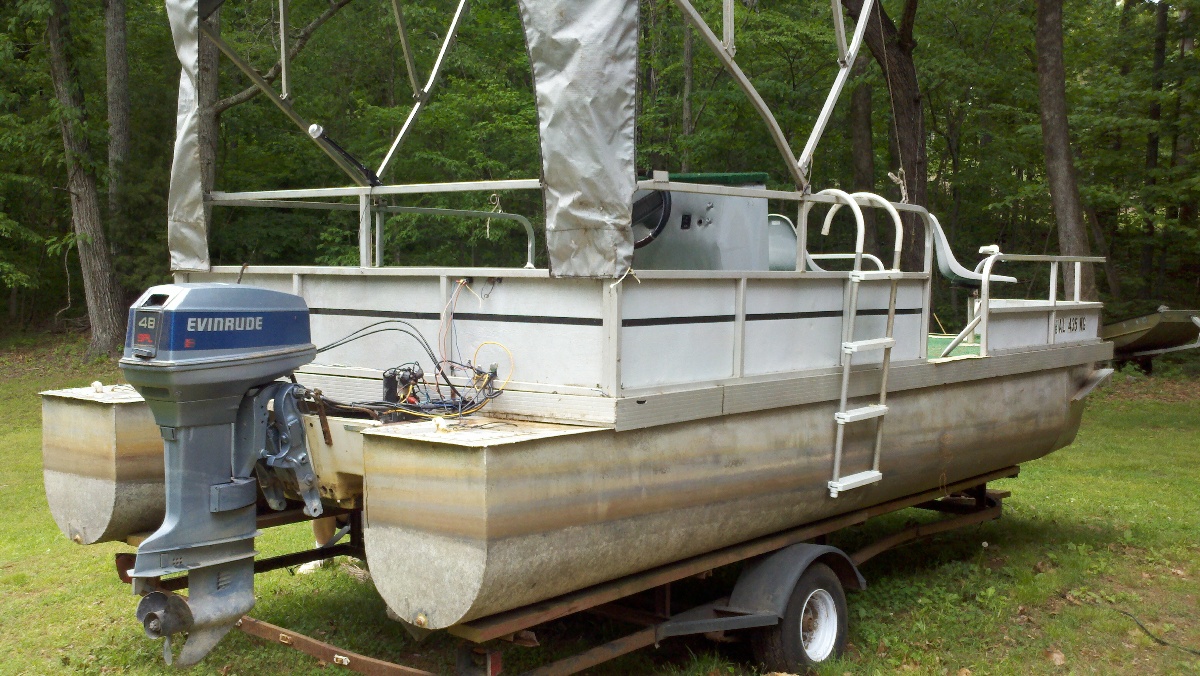 Lowe Pontoon Boat w/ 48 HP Evinrude 1,750 Muscle Shoals, Alabama